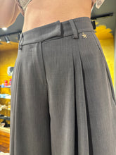 Carica l&#39;immagine nel visualizzatore di Gallery, Pantalone grigio

