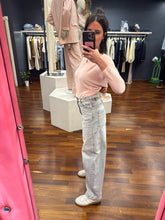 Carica l&#39;immagine nel visualizzatore di Gallery, Jeans egg fit
