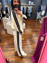 Carica l&#39;immagine nel visualizzatore di Gallery, Bomber Twinset
