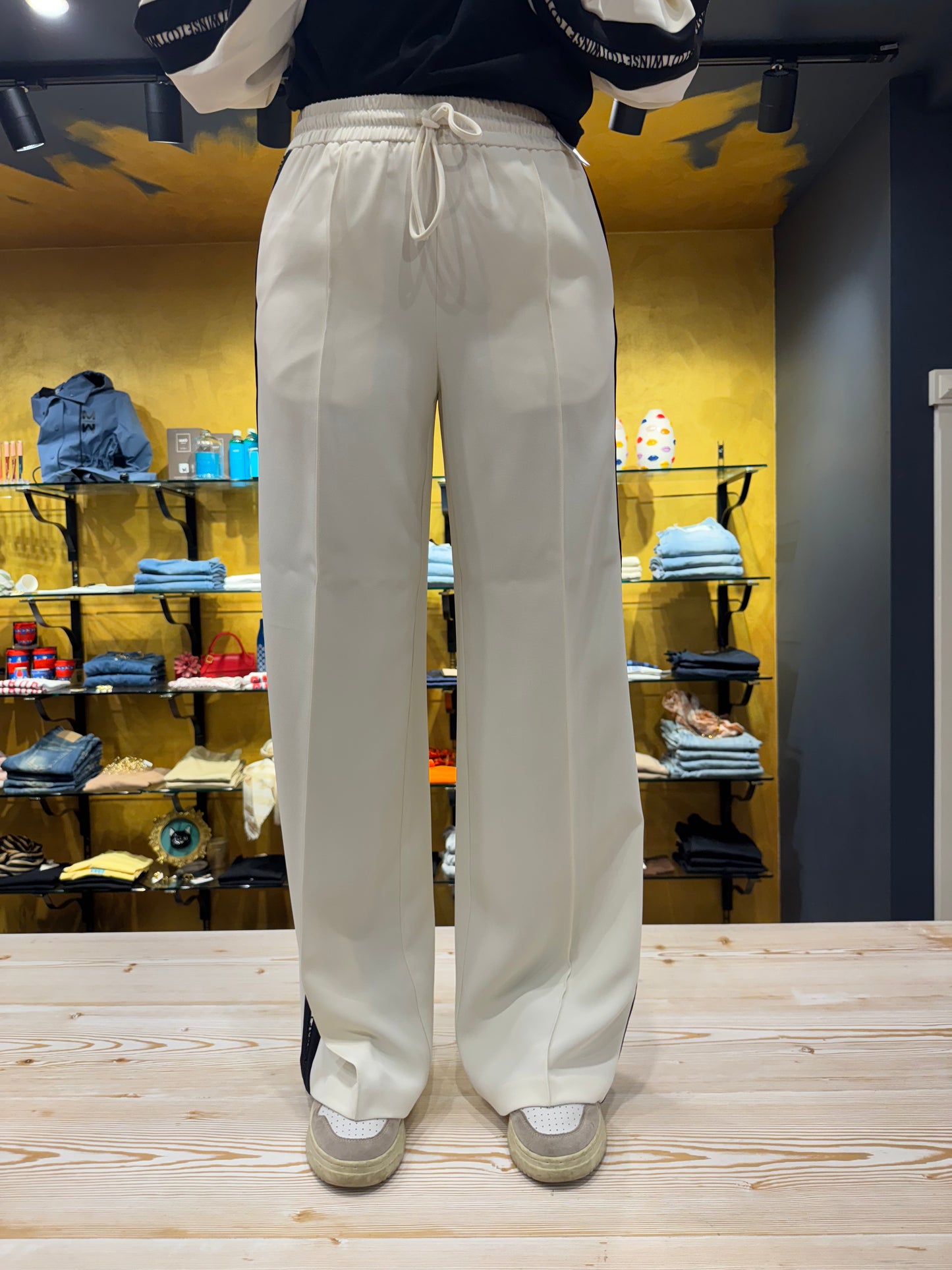 Pantaloni tuta