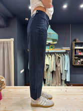 Carica l&#39;immagine nel visualizzatore di Gallery, Pantalone cropped
