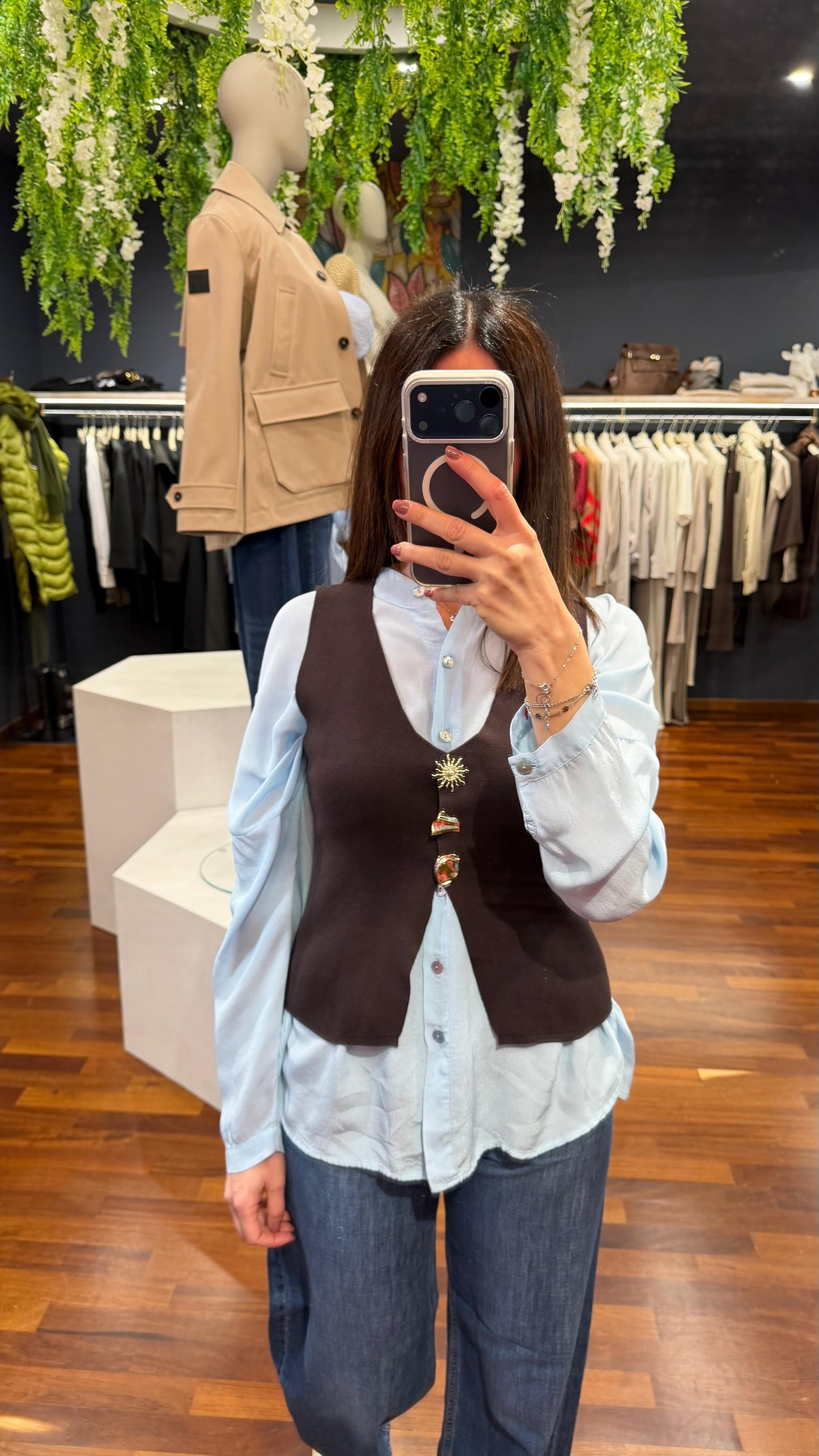 Gilet in maglia con bottoni diversi - Kontatto