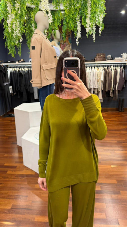 Maglia over stondata in filo oliva - Kontatto