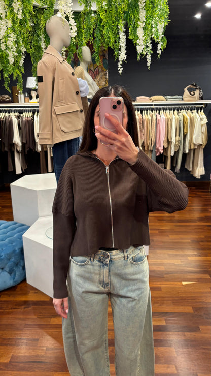 Maglia costina crop con zip e cappuccio moro - Vicolo