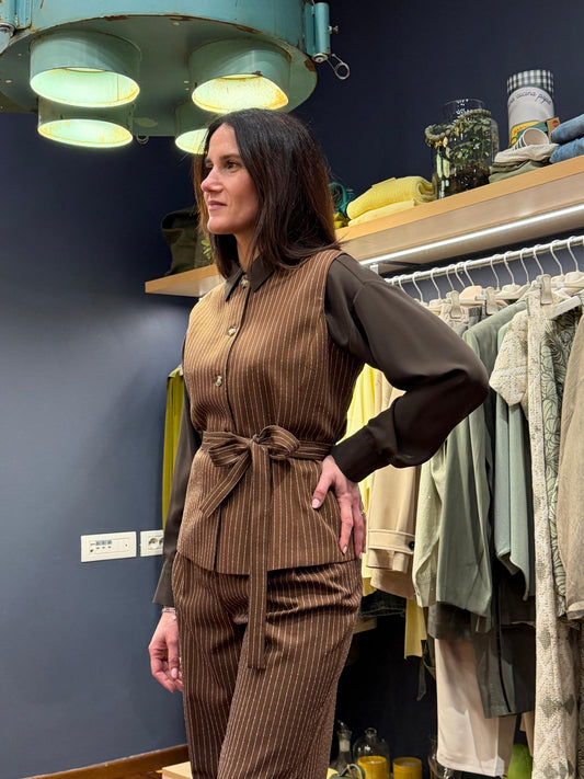 Gilet gessato tabacco - Kontatto