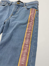 Carica l&#39;immagine nel visualizzatore di Gallery, Jeans banda logo rosa
